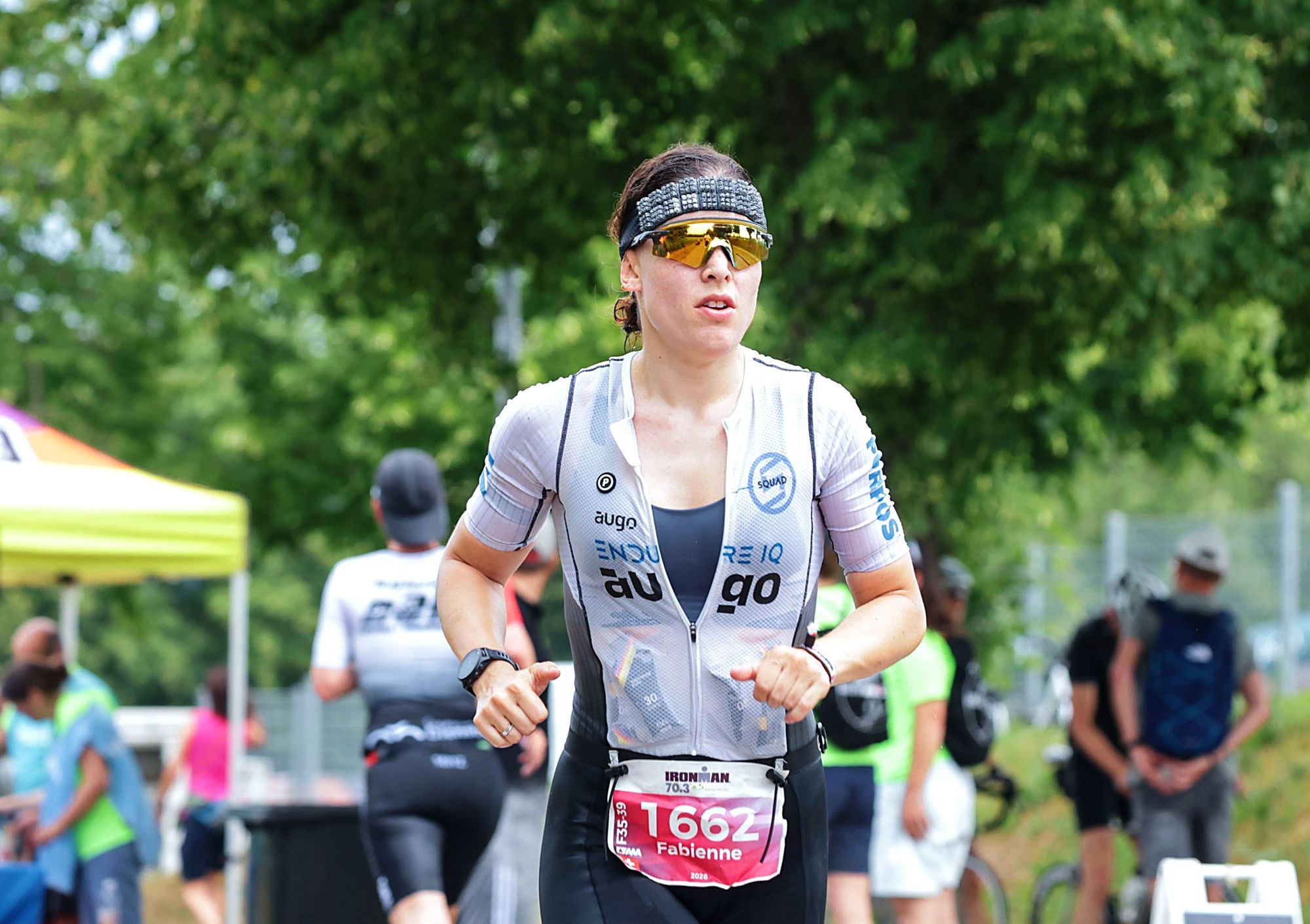 Fabienne Maia running the Ironman Kraichgau 70.3 in augo race kit, race number 1662